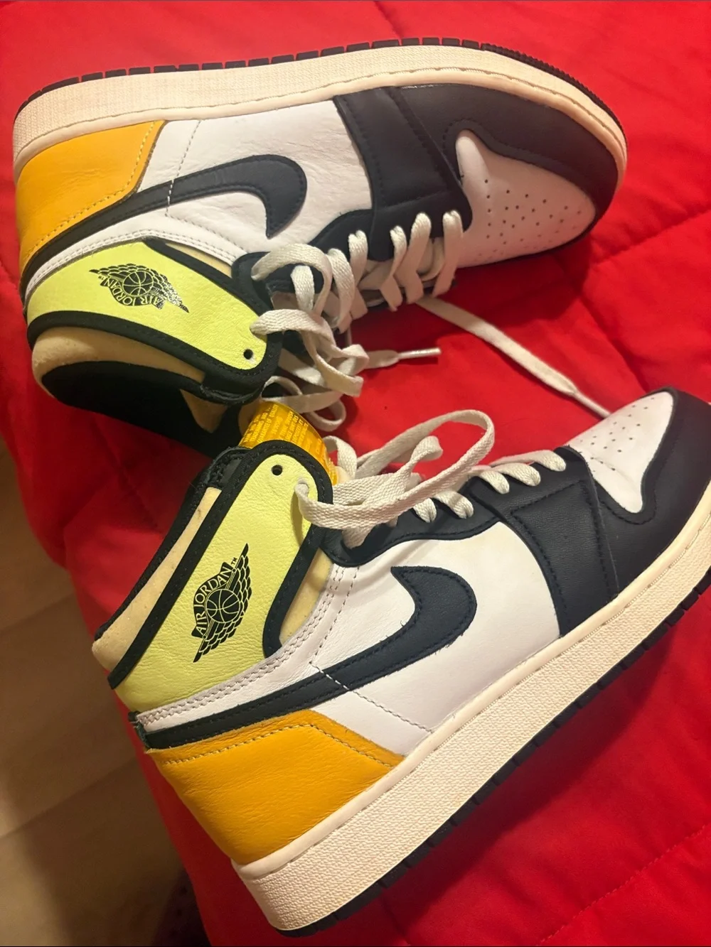 Jordan 1 white black volt university Gold size 7y